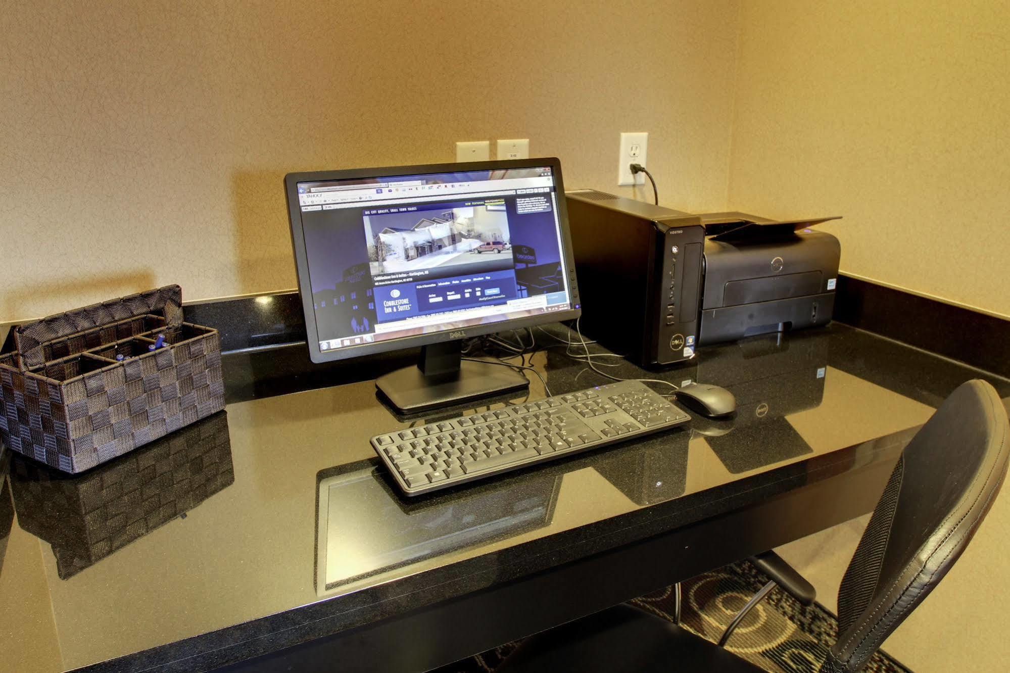 Cobblestone Inn & Suites - Hartington Екстериор снимка