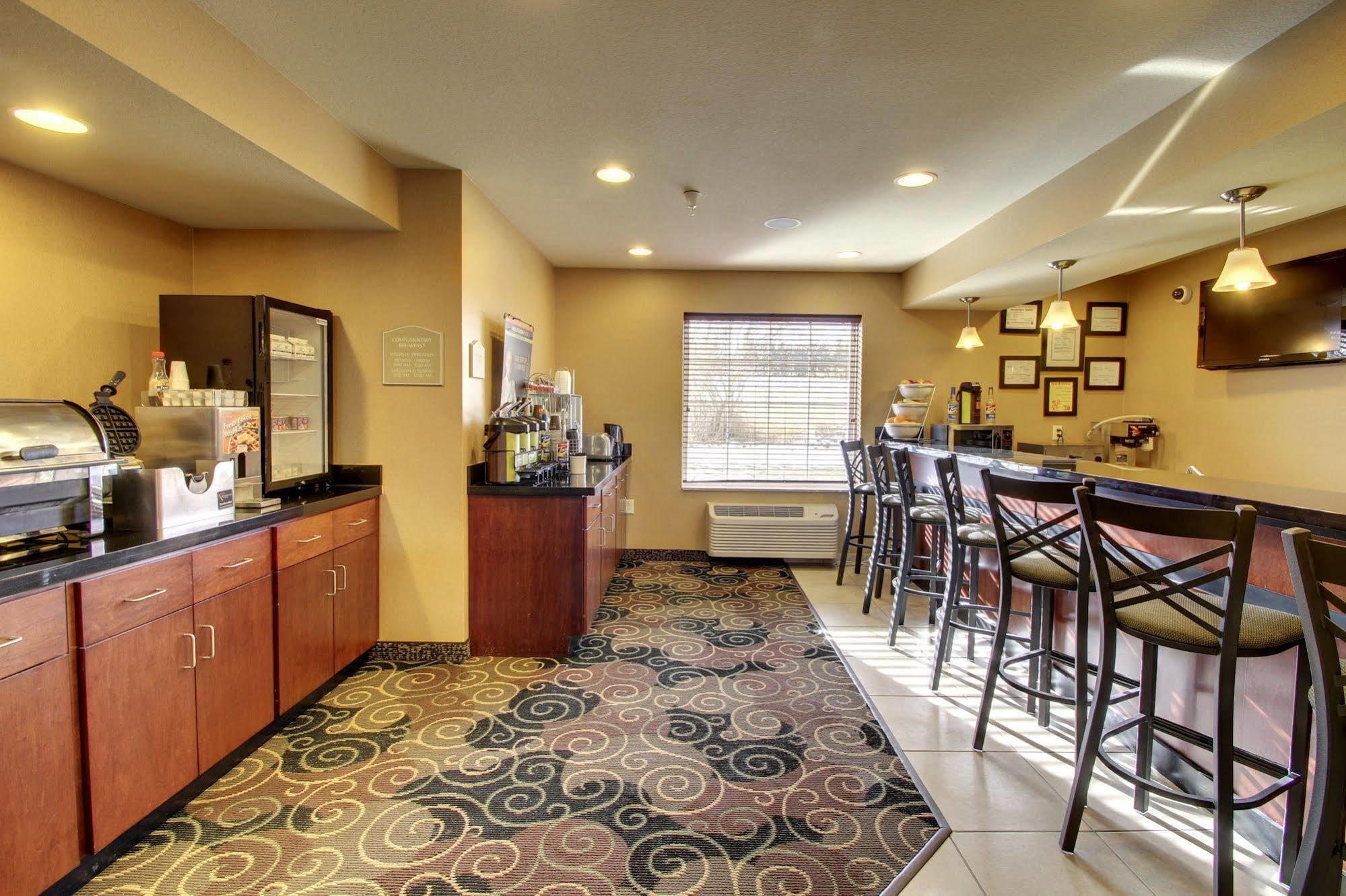Cobblestone Inn & Suites - Hartington Екстериор снимка