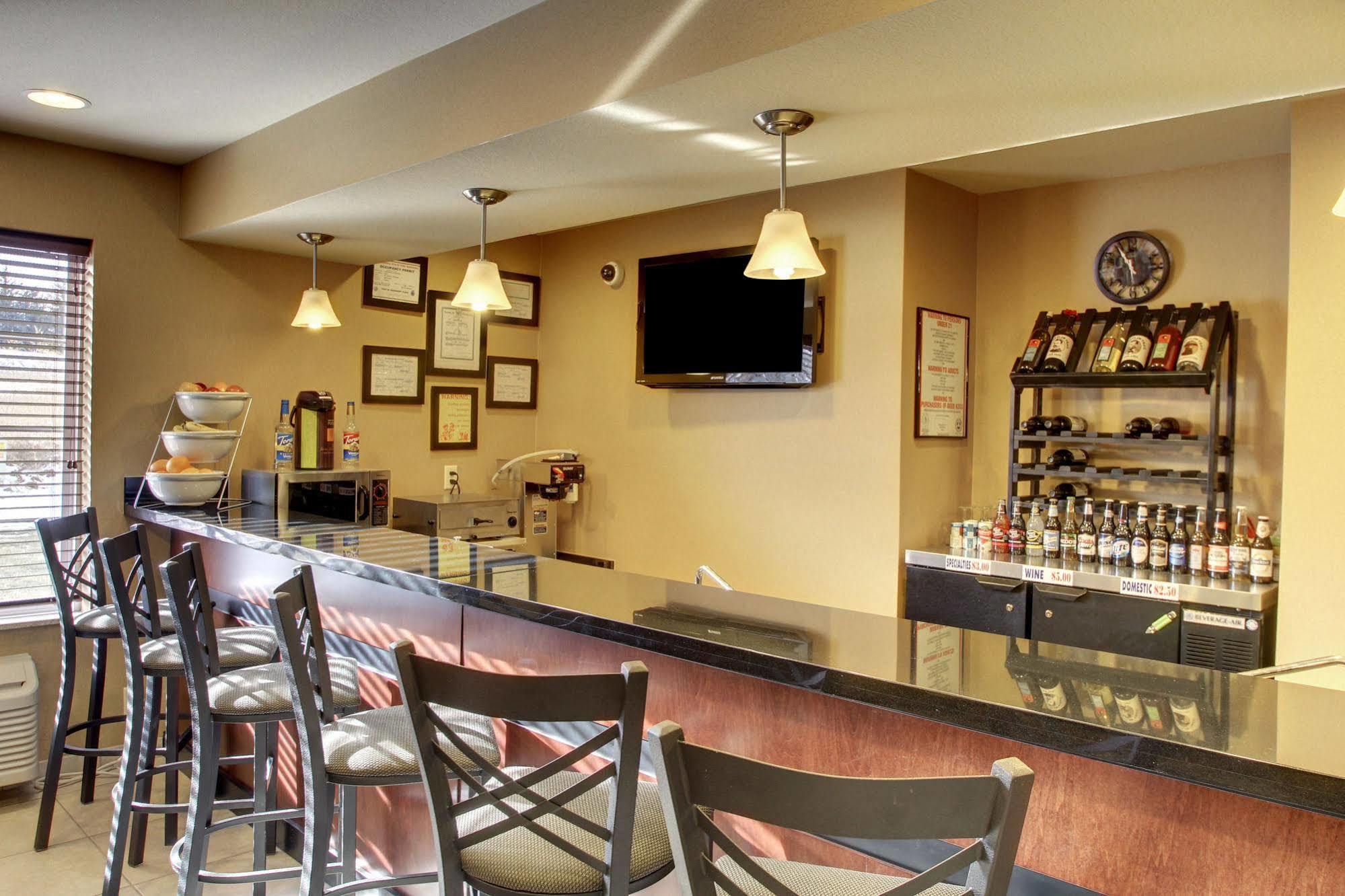 Cobblestone Inn & Suites - Hartington Екстериор снимка