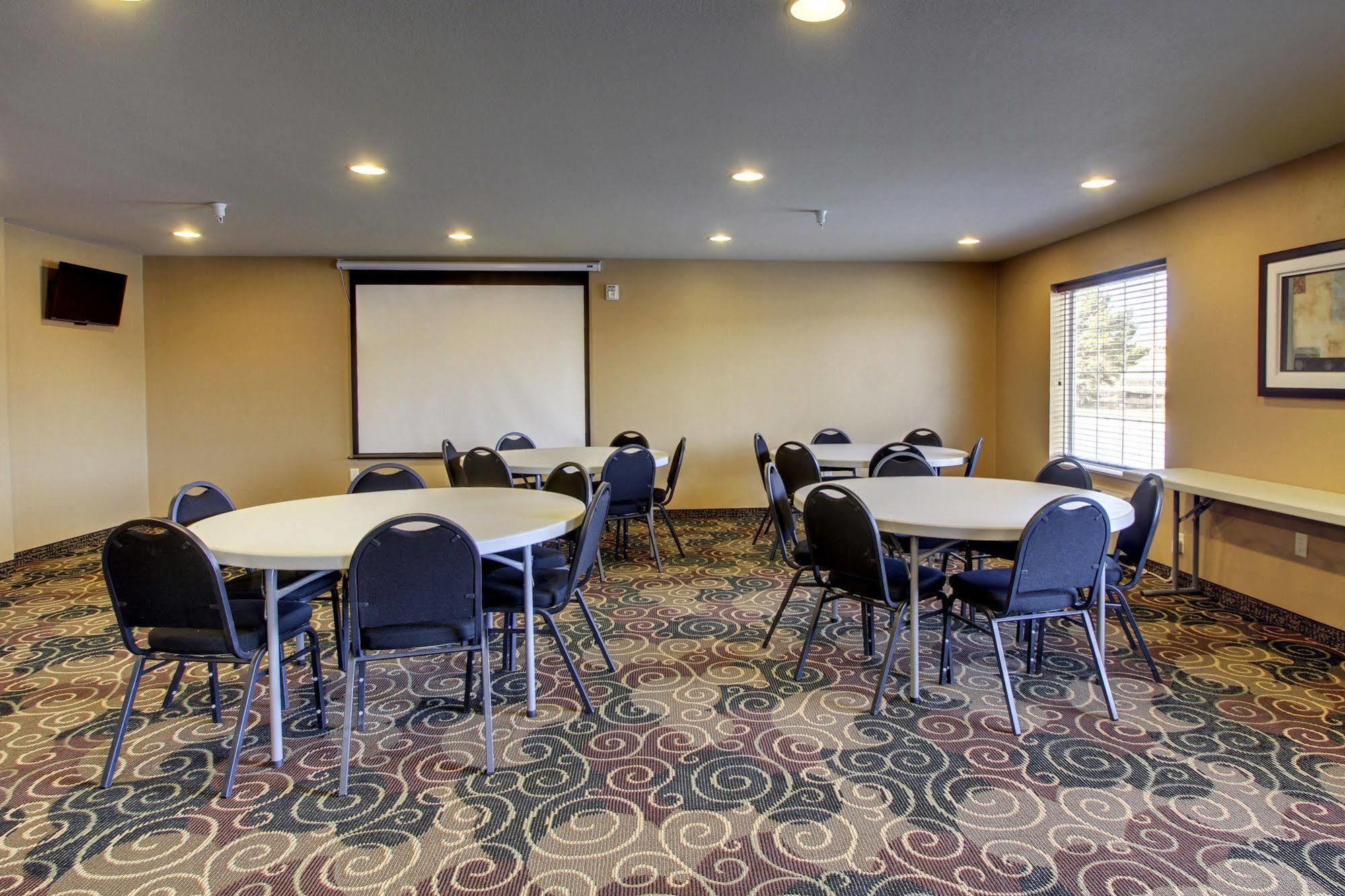 Cobblestone Inn & Suites - Hartington Екстериор снимка