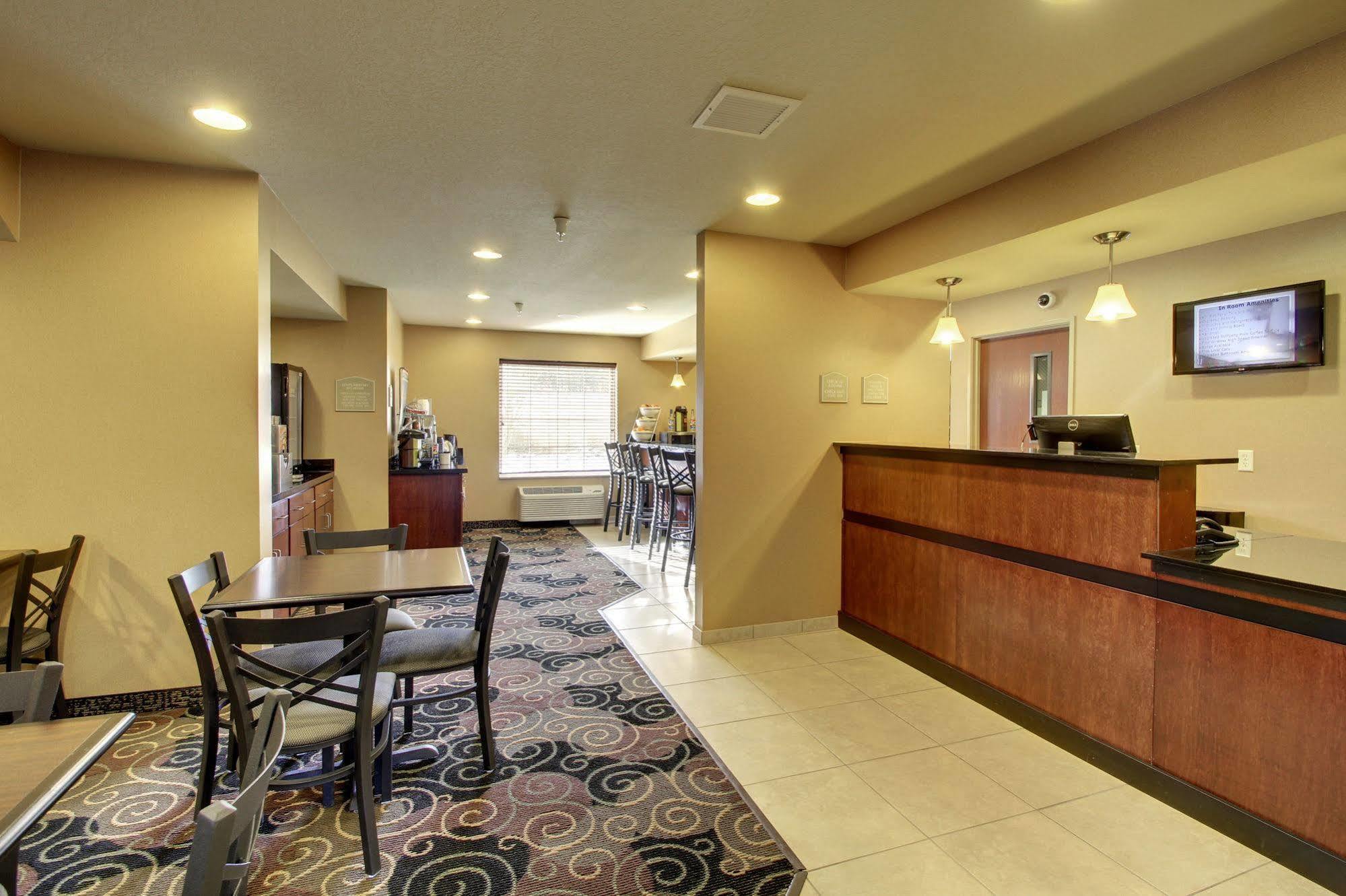 Cobblestone Inn & Suites - Hartington Екстериор снимка